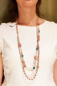 JEAN ANDRÉ long necklace in old pink and light green made of resin ASTRID