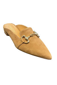 cognac colored MODA DI FAUSTO slipper with golden charm