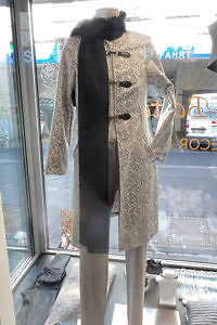 Mantel aus Schurwolle und Kaschmir mit Zebramuster in Grau und Ecru ANNA | Tiermantel