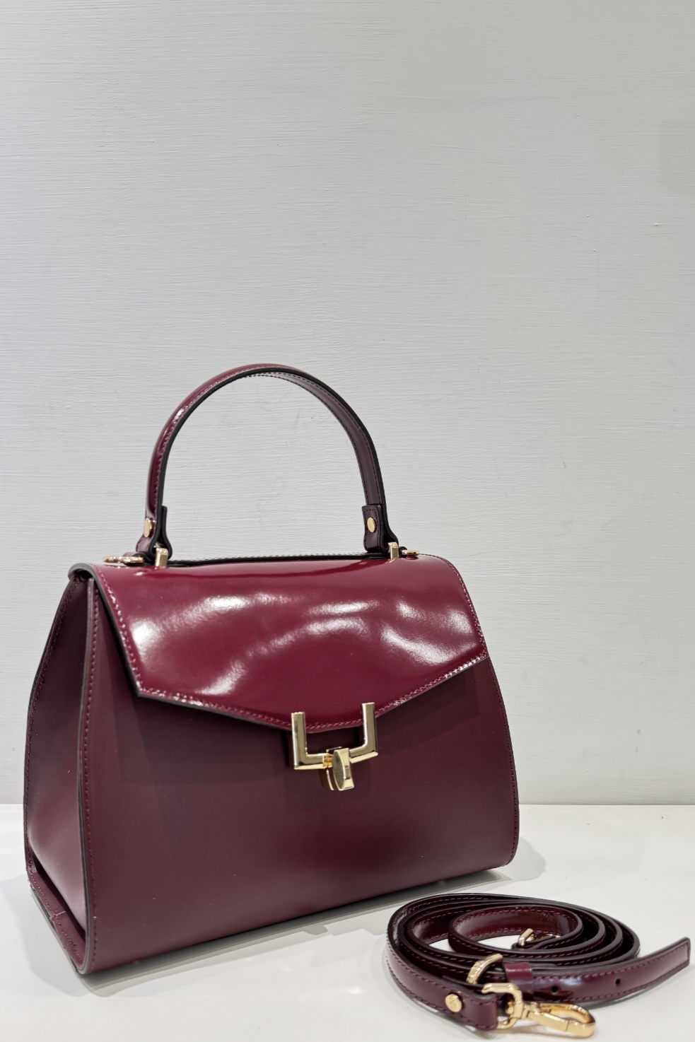 GIANNI NOTARO | medium sized burgundy hand bag in nappa and patent leather